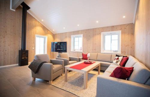 Sogndal House | Unforgettable Stay at Rolfhytta - 4-Star Comfort & Hot Tub