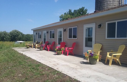 Brook Park Apartment | Serene Country Retreat at Beach Mirage Suites - Pet Friendly