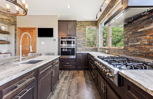 Lower Basin Lake Travis House | Rolling Hills Lake Travis Views 6 bedrooms 6 balconies Water Access