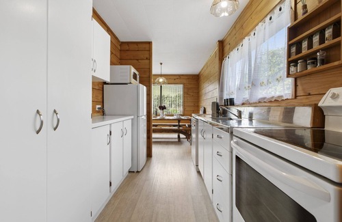 Otaua House | Relaxing Rolling Hills Retreat: Family-Friendly Holiday Home