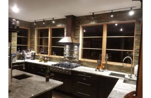 Comanche Trail House | Scenic Retreat with Lake Travis Views & 10/10 Guest Rating