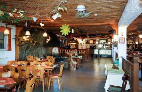 Eppingen Other | Cozy Oceanfront Retreat at Rolling Home - Pet Friendly Stay