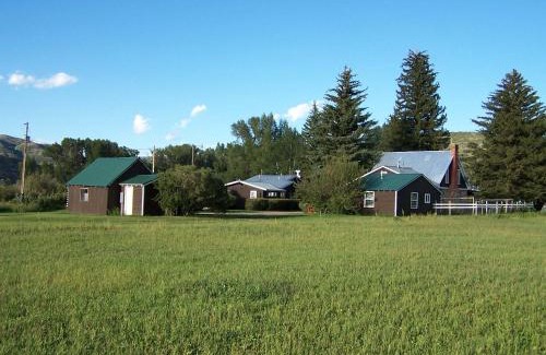 Meeker House | Pet-Friendly Retreat at Rolling R Guest Ranch - 10/10 Rated