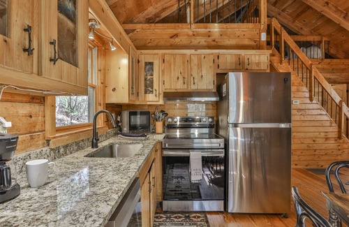 Walnut Mountain Cabin | Pet-Friendly Retreat at Rolling Ridge | Ellijay, GA – 10/10