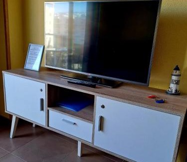 Daimuz Apartment | Romántico Daimús 2: Oceanfront Getaway with Pet-Friendly Perks