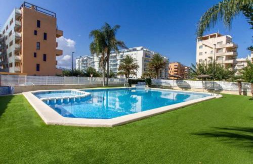 Daimuz Apartment | Romántico Daimús 2: Oceanfront Getaway with Pet-Friendly Perks