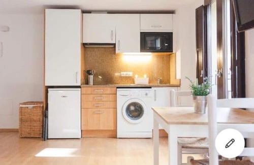 Barri Vell Apartment | Romantic Studio in Barri Vell – Guest Rated 10/10