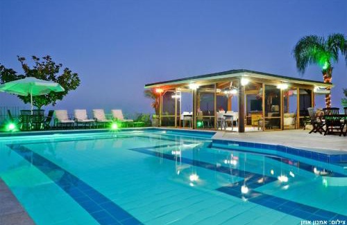 Rosh Pinna House | Elegant Rom Mansion: Guest Rated 9/10 with Pool & Hot Tub