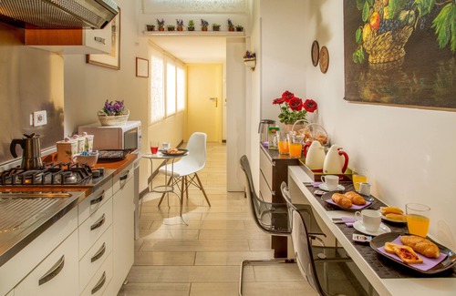 Repubblica House | Eco-Friendly Roma Central Guest House with Ocean Views
