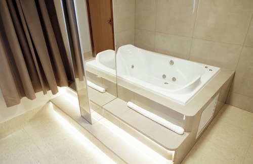 Aguas Claras Hotel | Budget-Friendly Roma Hotel by H Hotéis - Near Airport