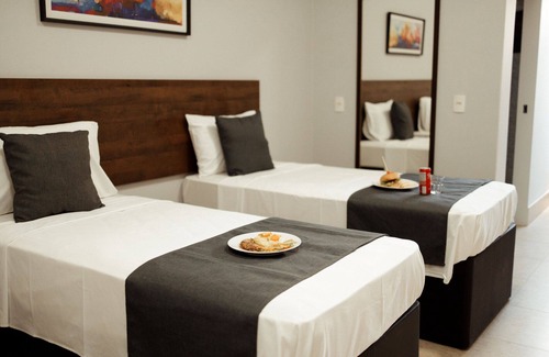 Aguas Claras Hotel | Budget-Friendly Roma Hotel by H Hotéis - Near Airport
