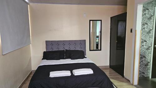 Campin House | Discover Roma House N-Suite: Perfect for Families & Pets