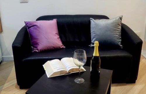 Zona LIV La Giustiniana Apartment | Elegant Roma Luxury Loft - Pet and Child Friendly Stay