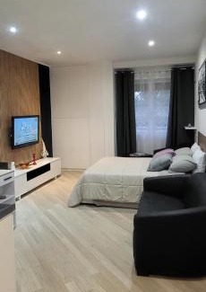 Zona LIV La Giustiniana Apartment | Elegant Roma Luxury Loft - Pet and Child Friendly Stay