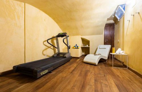 Rione V Ponte Apartment | Relaxing Retreat at ROMAC Coronari with Gym and Garden