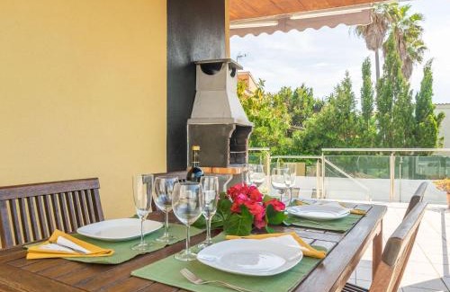 Son Baulo Ski Chalet | Discover RomanÍ: Family-Friendly House in Can Picafort