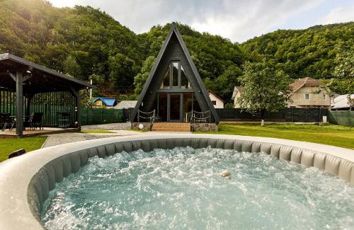 Viseu de Sus Apartment | Top-Rated Roman A Frame in Vișeu de Sus with Hot Tub