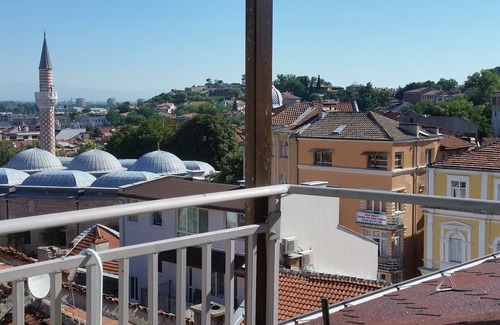 Plovdiv Center Apartment | Cozy Roman Stadium Flat with Kitchen for 4 Guests