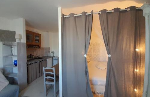 Pontaillac Apartment | Romantic Retreat Just Steps from the Beach for Families