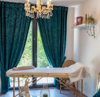 Evreux Apartment | Romance Me - Love Room Élégante avec Table de Massage & Pole Dance - Night & Day use