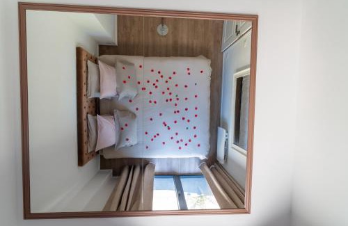 Evreux Apartment | Romance Me - Love Room Élégante avec Table de Massage & Pole Dance - Night & Day use