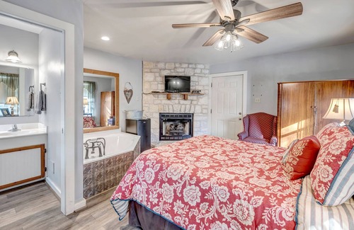 Fredericksburg Bed & Breakfast | Romance Suite at gorgeous Bed & Breakfast resort in Fredericksburg!