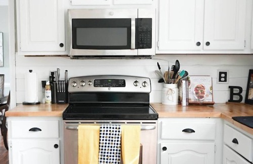 Fayetteville House | Relax at Roman's Retreat: Scenic Lake Views & Family Amenities