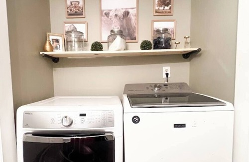 Fayetteville House | Relax at Roman's Retreat: Scenic Lake Views & Family Amenities