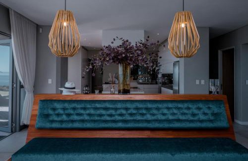 Gansbaai House | Elegant Romans Villa: 5-Star Oceanfront Getaway