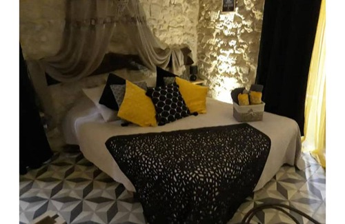 Saint-Andre-de-Cruzieres Bed & Breakfast | Romantic Retreat with Balneotherapy in a Stone Cellar