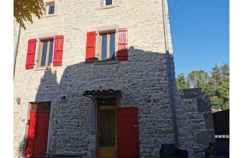 Saint-Andre-de-Cruzieres Bed & Breakfast | Romantic Retreat with Balneotherapy in a Stone Cellar