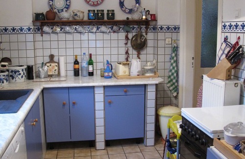 Weisser Hirsch Apartment | Tranquil 5-Room Retreat in Historic Villa with Garden Oasis
