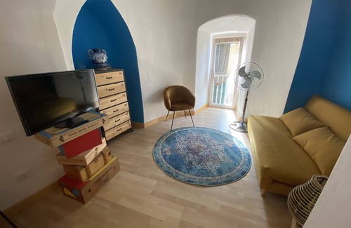 Ortonovo Apartment | Enchanting Apartment in Tellaro's Historic Saracen Tower