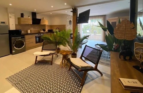Amiens House | Romantic accommodation with jacuzzi and sauna
