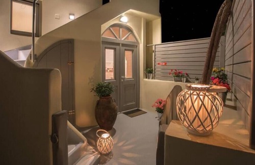 Akrotiri Villa | Romantic and Charming Santorini Villa