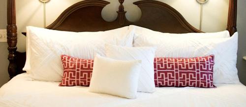 Sparta House | Romantic and Comfortable Suite for a Getaway to Sparta, North Carolina