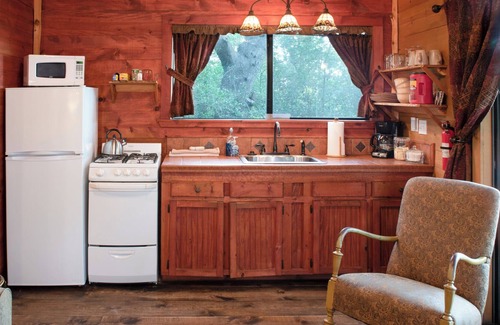 Brenham Cabin | Romantic and Private Spa Cabin with Hot Tub at Scenic Hill Retreat