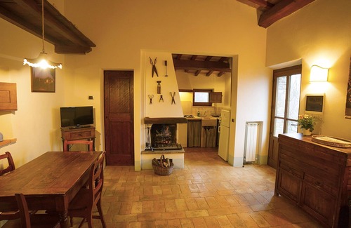 Radicofani Apartment | Romantic Farmhouse Apartment with Garden & Pool Retreat