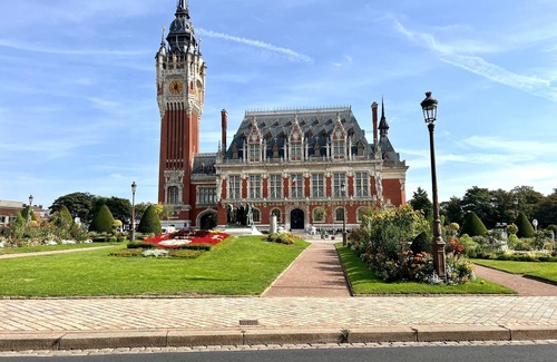 Calais Apartment | Romantic Apartment with Jacuzzi and Spa for Unforgettable Getaways