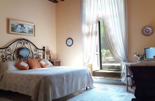 Gubbio Bed & Breakfast | Experience Romance at a Cozy Gubbio B&B with Hot Tub