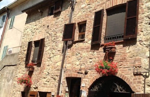 Contrada Castello House | Idyllic Retreat in Castiglione del Lago with Pool & Breakfast