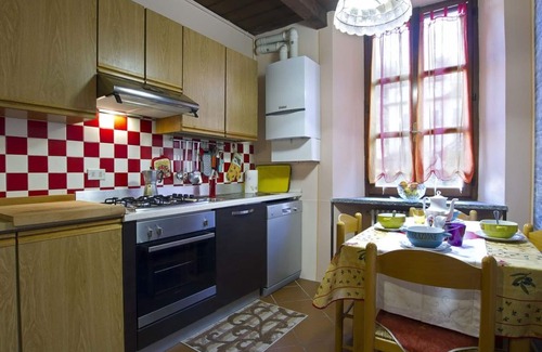 Orta San Giulio Apartment | Romantic Bellavista Apartment with Lake View in Historic Center