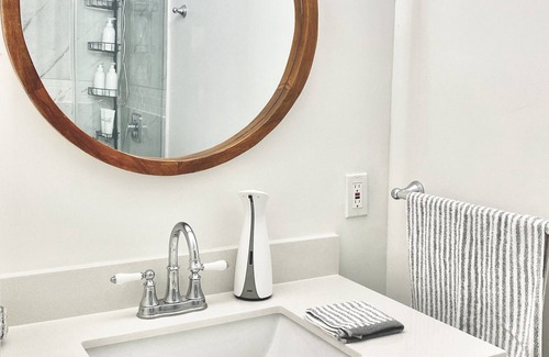 York Regional Municipality House | Romantic Bohemian Townhouse with Patio