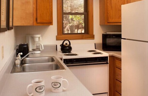 Lansing Cabin | Romantic Cabin with Hot Tub Near National Park - Guest Rated 9.8