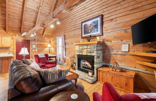 Vesta House | Romantic Cabin Getaway - King Bed - Fast Wi-Fi - Pet-Friendly
