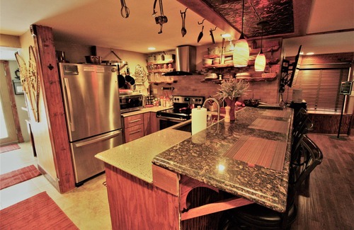 Estes Park House | Romantic Cabin with Hot Tub & Tiki Bar Near RMNP