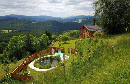 Ratten Ski Chalet | Tranquil Retreat with Ocean View and Cozy Fire Pit