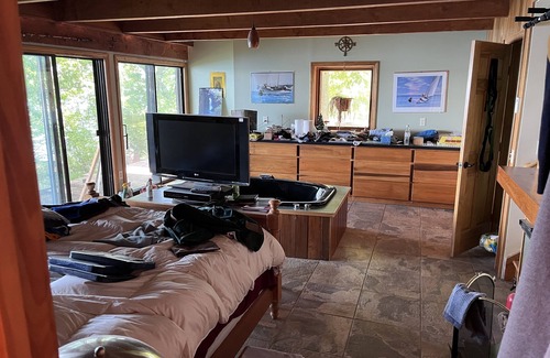 Canandaigua Cottage | Romantic Getaway at Canandaigua Lake with Spa & Hot Tub