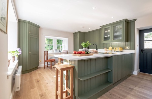 Monzie Cottage | Enchanting Cottage for Two Near Historic Castle Tours