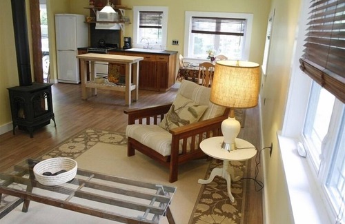 Randolph Cottage | Romantic Cottage for Two with Pool & Spa in White Mountains